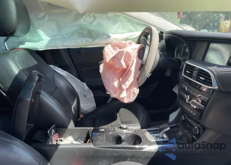 2017 Infiniti Qx30 Luxury/Premium/Sport z USA, uszkodzony, nr VIN SJKCH5CR1HA019558